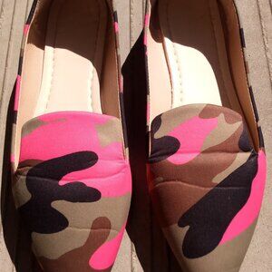 ✨ Pink Camo Flats - Size 44 (Women’s) ✨
